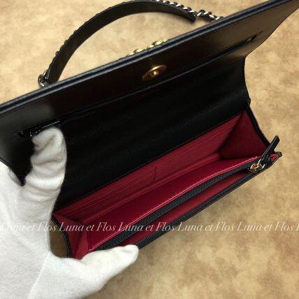 国内即発 CHANEL19 チェーンウォレット 3WAY　入手困難